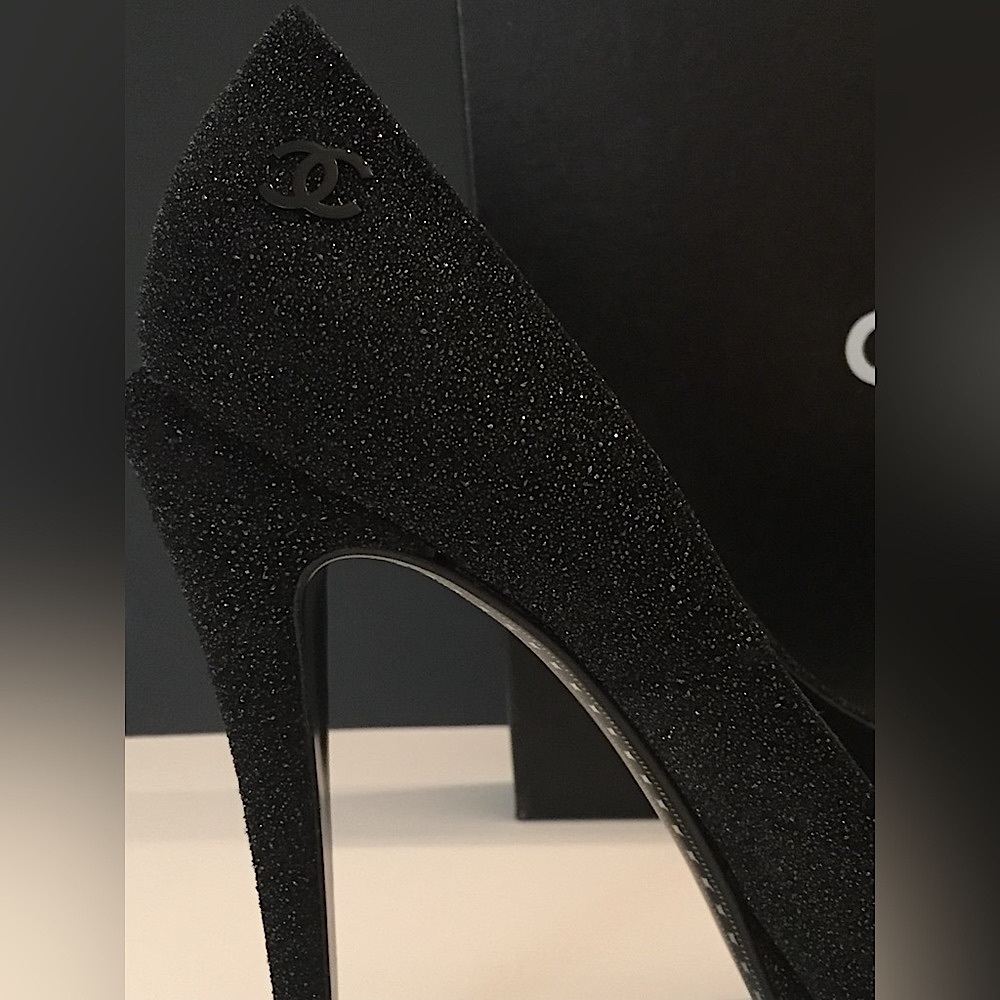 Authentic Designer Chanel Pumps - Picture 4 of 6